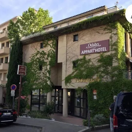 Ma Place Au Sud Aix Parking Aix-en-Provence Buitenkant foto